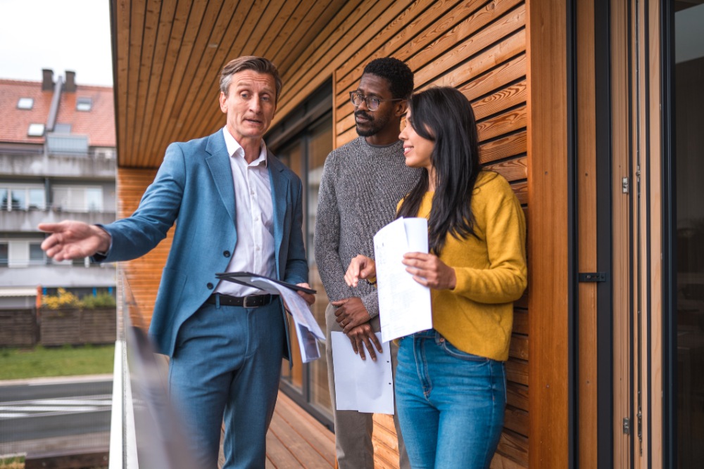 realtor talking to a couple